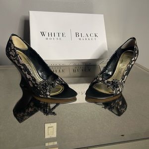 Elegance! Beautiful size 8 Lace shoe from White House/ Black Market
